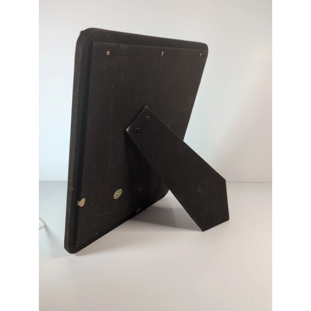 The Unbranded Brand picture frame